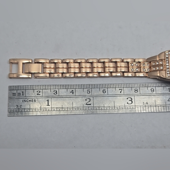 Womens Charter Club Rose Gold Tone Watch Crystals Rhinestones New Battery - Picture 8 of 9